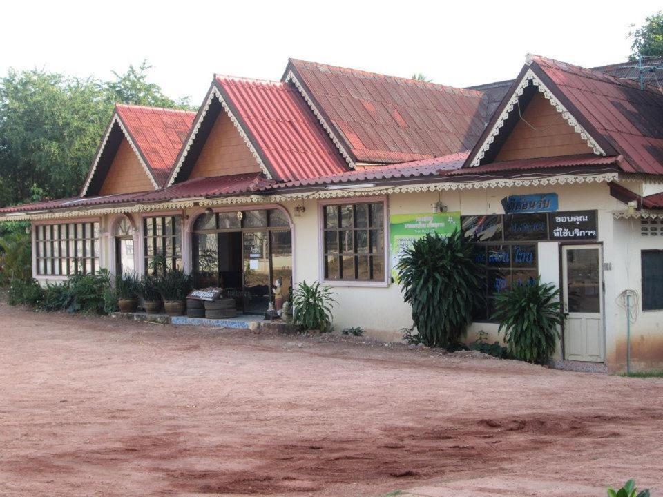 Pornnarumit Hotel That Phanom Экстерьер фото